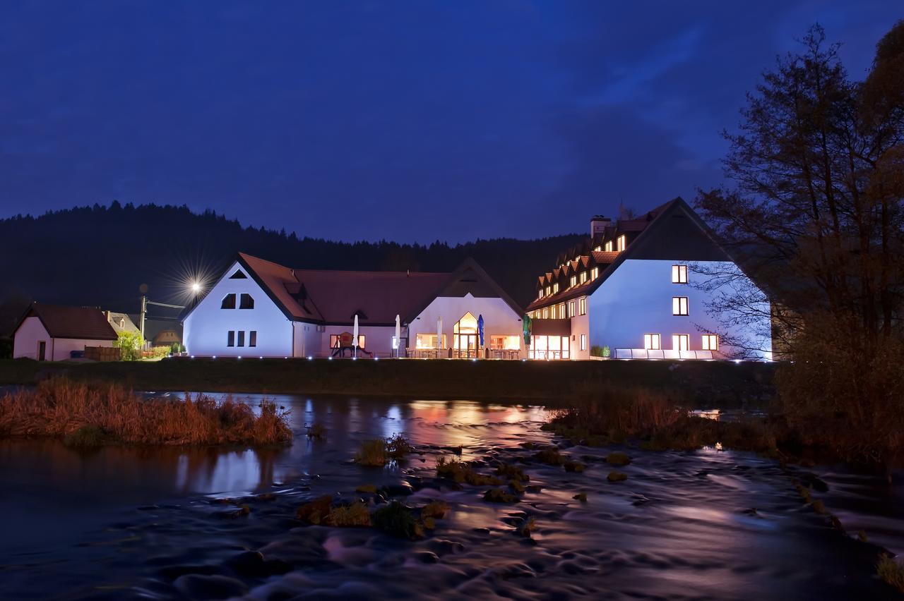 Hotel Vír Exterior foto