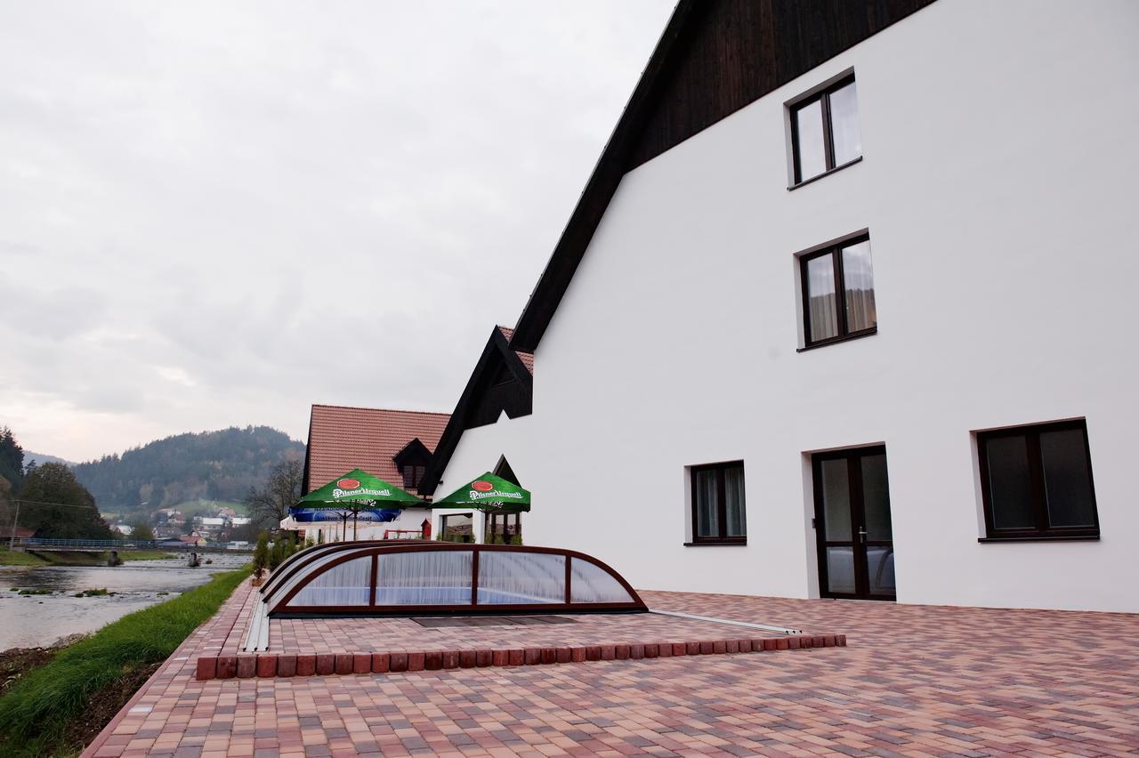 Hotel Vír Exterior foto
