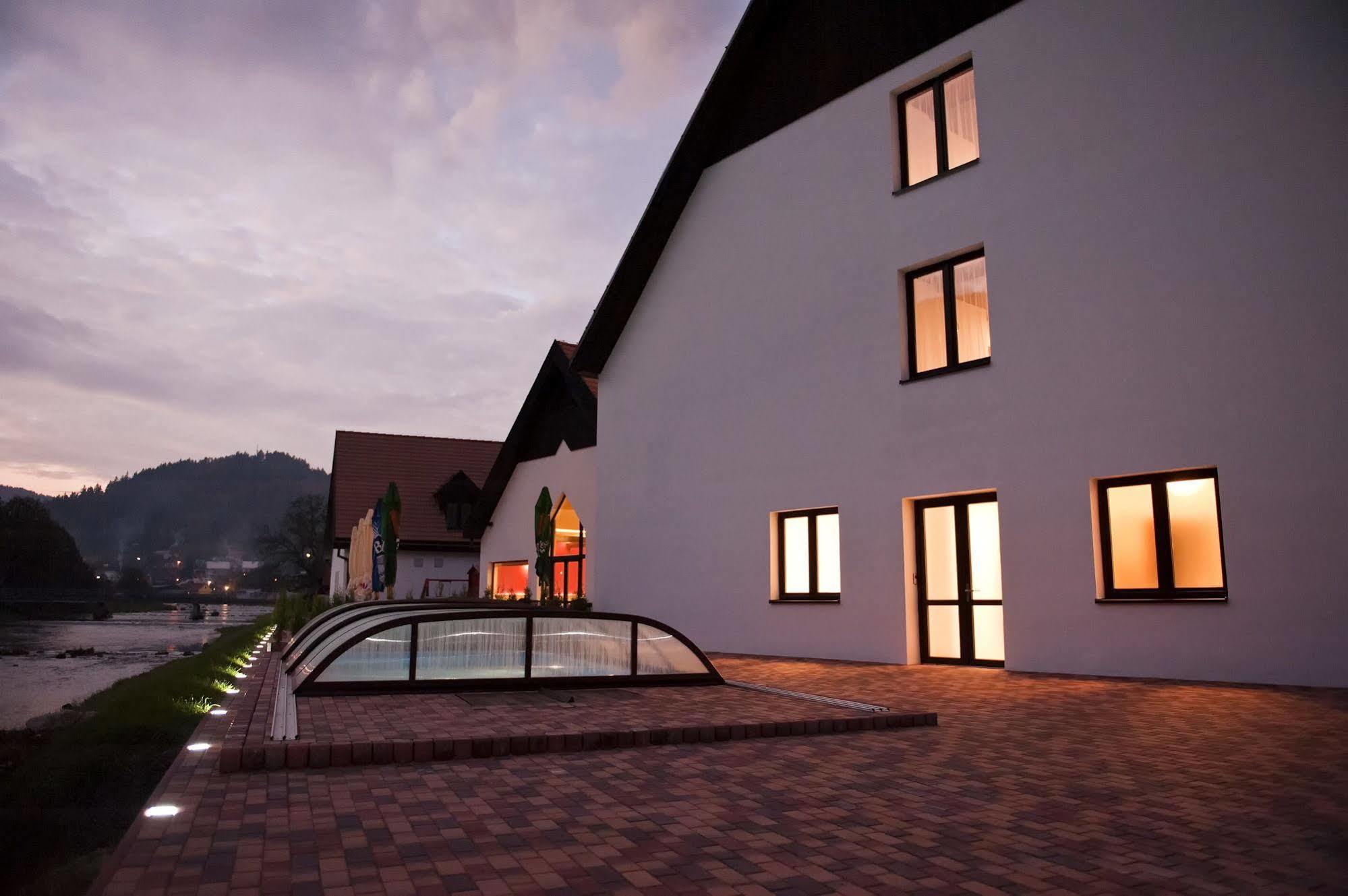 Hotel Vír Exterior foto